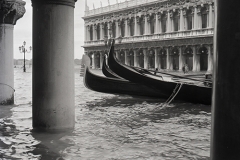 Piazza San Marco durante l'acqua alta del novembre 1966, Ph.Cameraphoto Epoche / Vittorio Pavan
