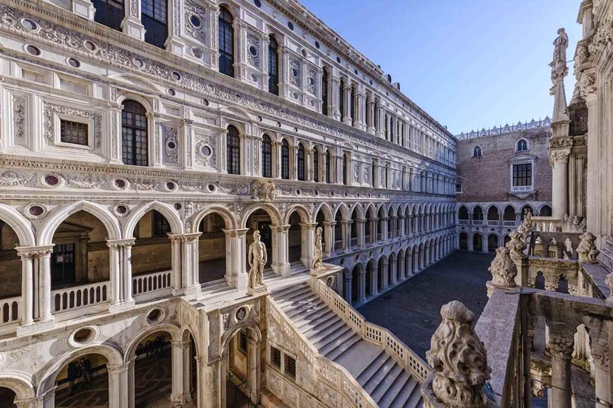 cortile palazzo ducale