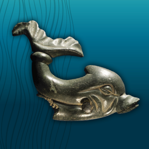 Decorazione bronzetto di delfino, opera in mostra.